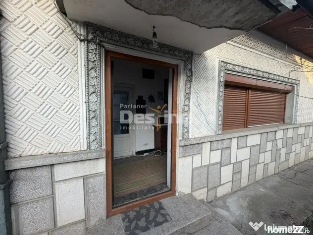 Casa +Teren intravilan 900 mp ( 2 corpuri de casă )Calea Gi