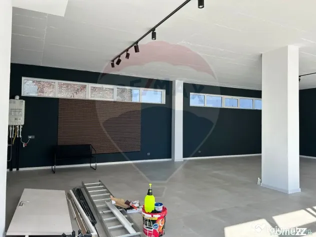De închiriat: Spațiu comercial – 111 mp, vitrină str...