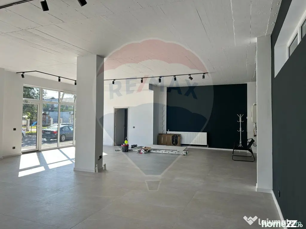 De închiriat: Spațiu comercial – 111 mp, vitrină str...