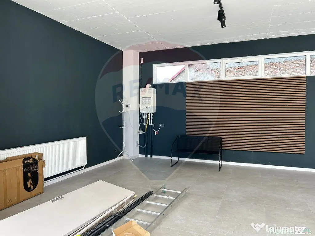 De închiriat: Spațiu comercial – 111 mp, vitrină str...