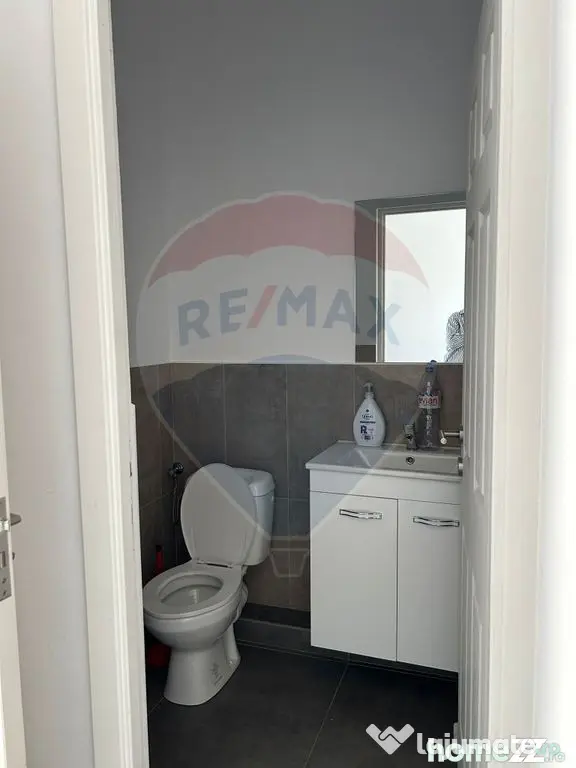 De închiriat: Spațiu comercial – 111 mp, vitrină str...