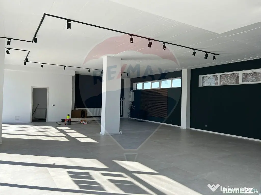 De închiriat: Spațiu comercial – 111 mp, vitrină str...