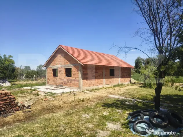 Casă de vânzare în comuna Tormac
