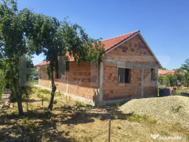 Casă de vânzare în comuna Tormac