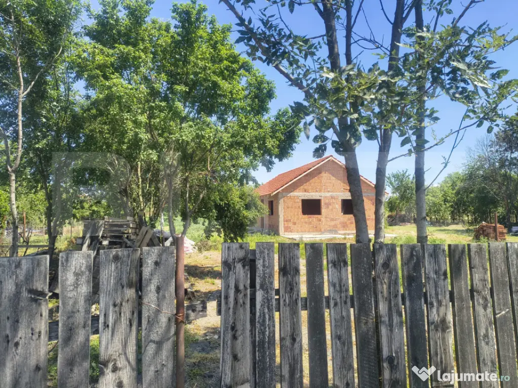 Casă de vânzare în comuna Tormac