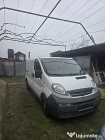 Opel vivaro an 2004