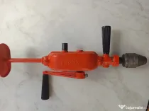 Vând mașina de găurit manuală