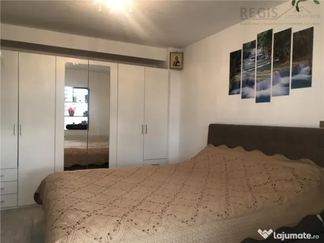 Apartament spatios cu 4 camere si 2 balcoane zona Noua