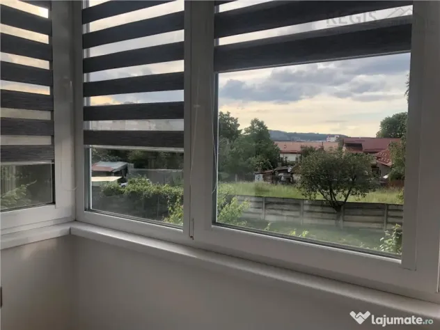 Apartament spatios cu 4 camere si 2 balcoane zona Noua