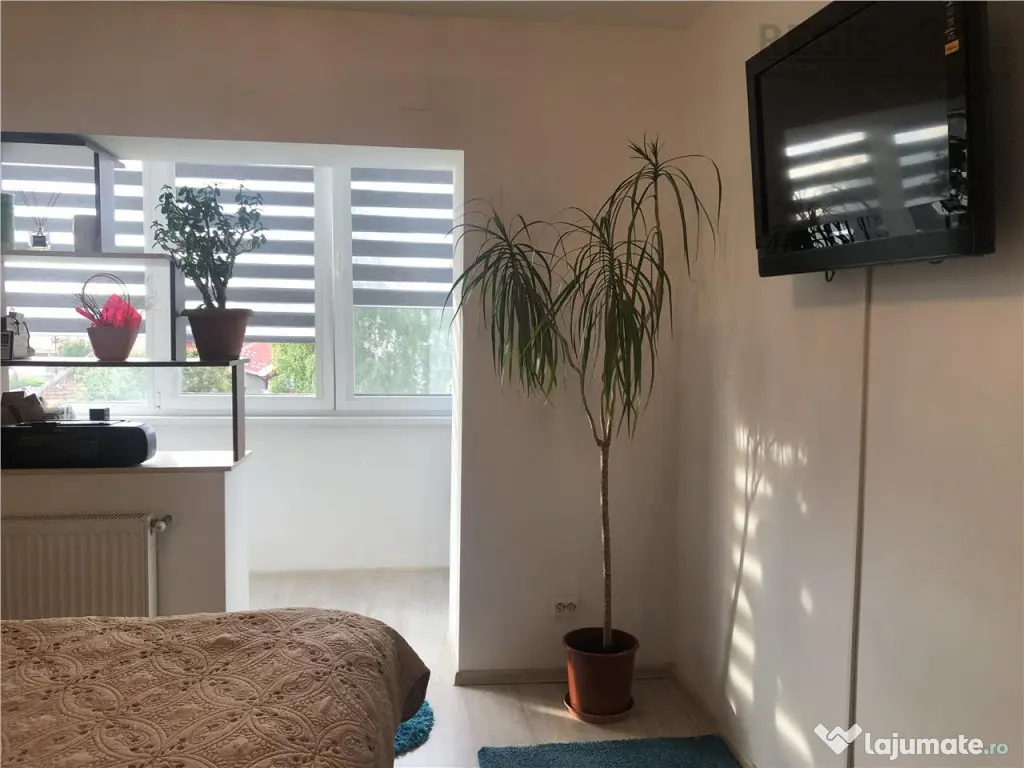 Apartament spatios cu 4 camere si 2 balcoane zona Noua