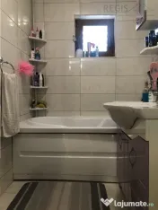 Apartament spatios cu 4 camere si 2 balcoane zona Noua