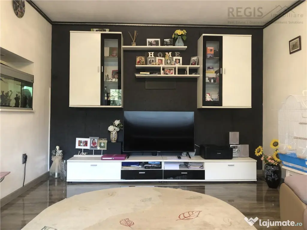 Apartament spatios cu 4 camere si 2 balcoane zona Noua