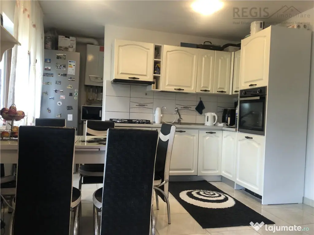 Apartament spatios cu 4 camere si 2 balcoane zona Noua