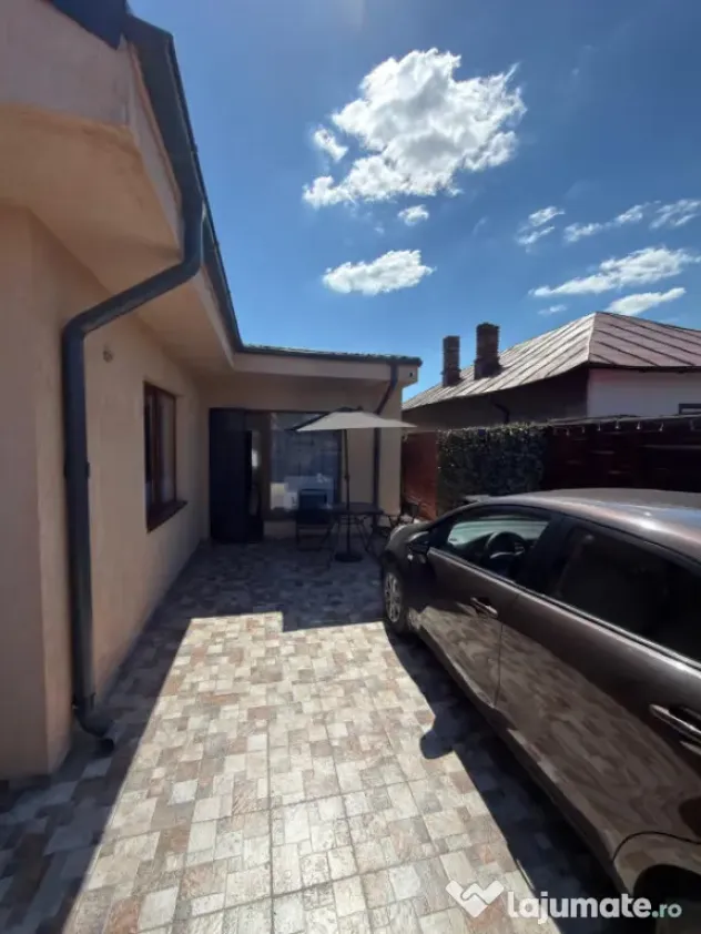 Casă de vânzare în Medeea | 3 camere | Curte generoasă |