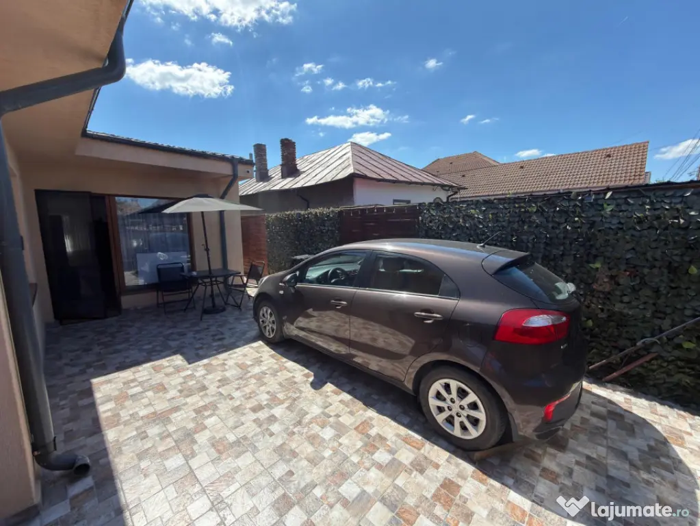 Casă de vânzare în Medeea | 3 camere | Curte generoasă |