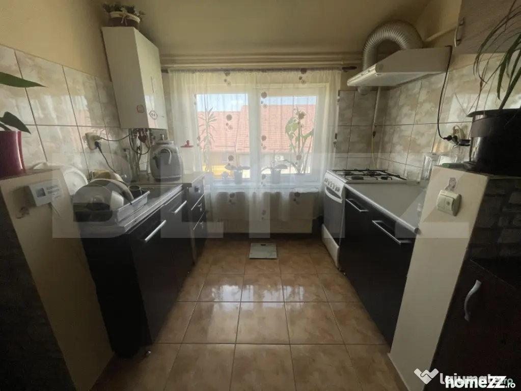 Apartament 2 camere, 50 mp si spatiu la mansarda, zona Dumbr - Zalau (Salaj)