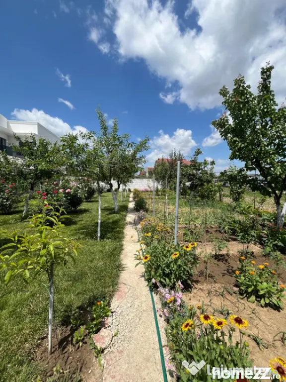 Casa impecabila P+1, 274 mp, cu 1128 mp teren si livada, zon