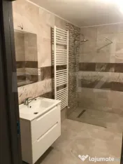 ????Proprietate deosebită cu cofetărie complet utilată, l 