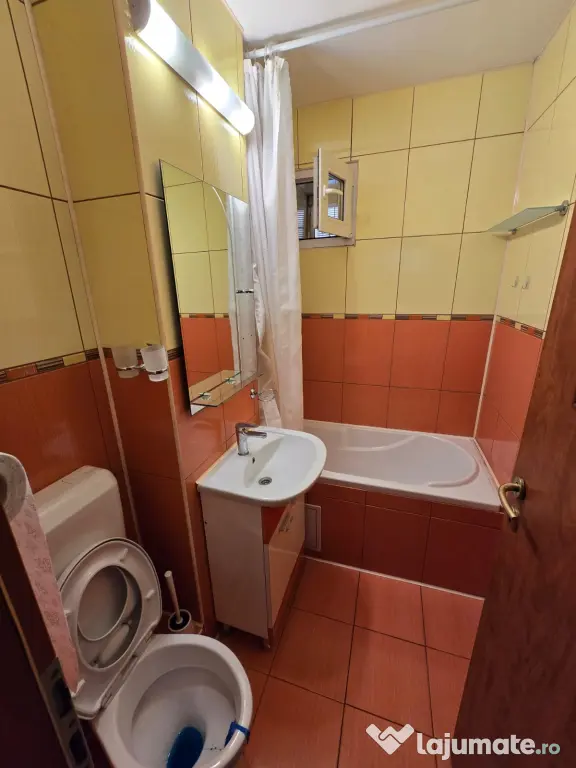 Apartament 2 camere semidecomandat etaj intermediar de inchiriat