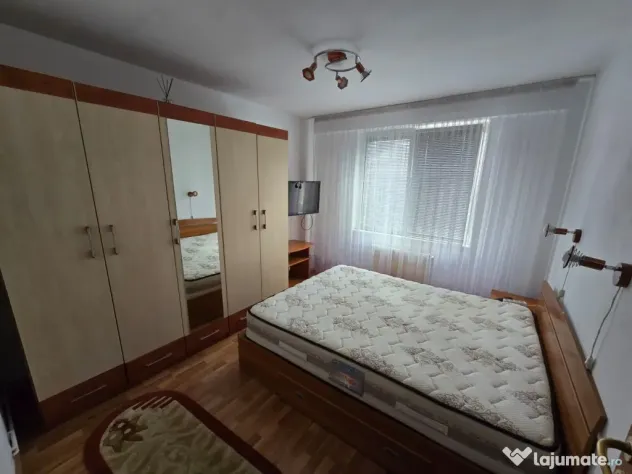 Apartament 2 camere semidecomandat etaj intermediar de inchiriat