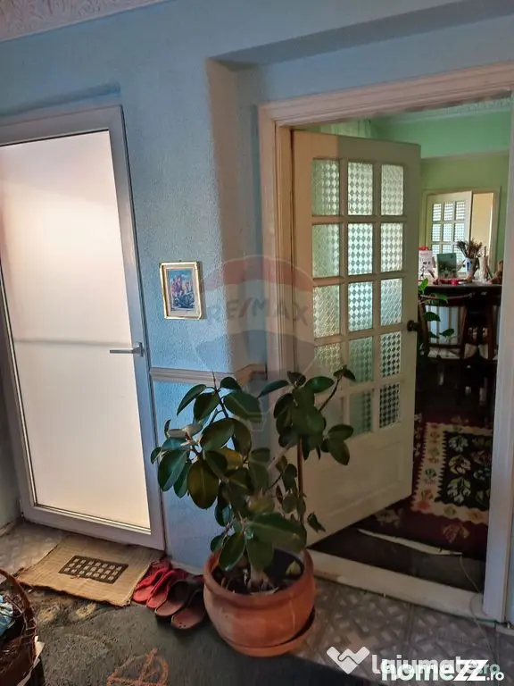 VANZARE SPECIALA Casă / Vilă cu 7 camere, Uverturii MIL...