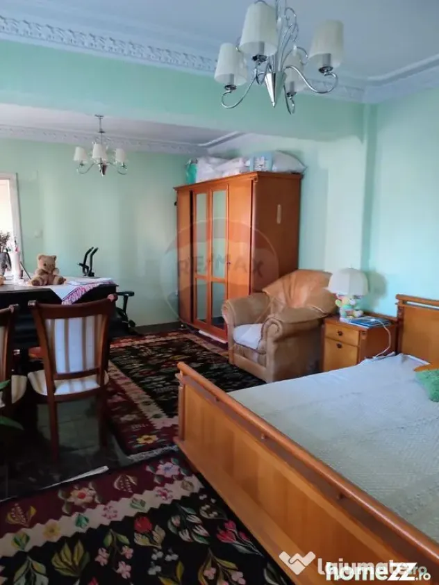 VANZARE SPECIALA Casă / Vilă cu 7 camere, Uverturii MIL...