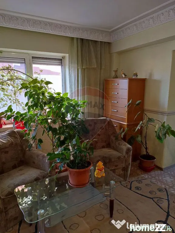 VANZARE SPECIALA Casă / Vilă cu 7 camere, Uverturii MIL...