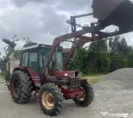 Tractor 4x4 internațional cu încărcător frontal