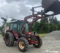 Tractor 4x4 internațional cu încărcător frontal 