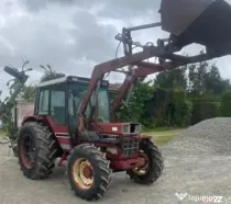 Tractor 4x4 internațional cu încărcător frontal