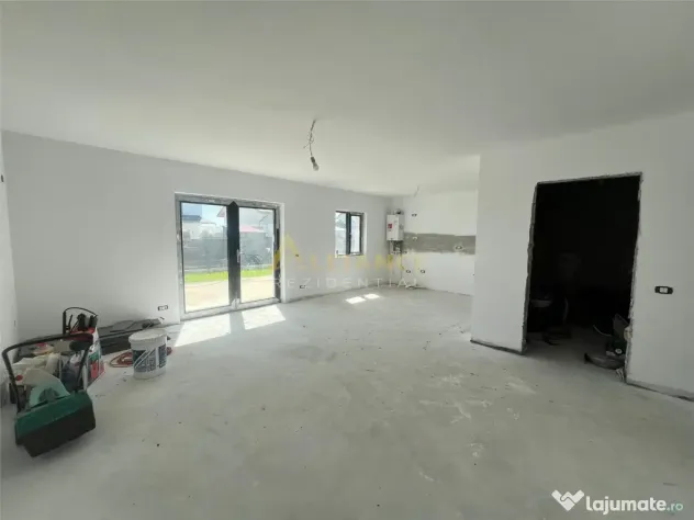 Casa individuala - 3 camere - 2 bai- teren-375 mp-200 M de