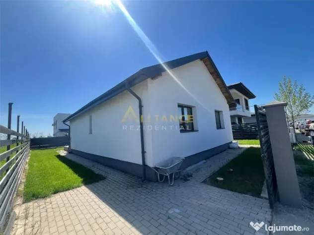 Casa individuala - 3 camere - 2 bai- teren-375 mp-200 M de