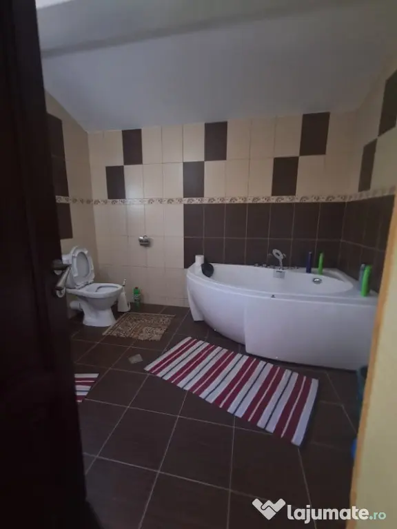 Casă P+1, compusă din 2 apartamente (intabulate separat) teren 1216 mp