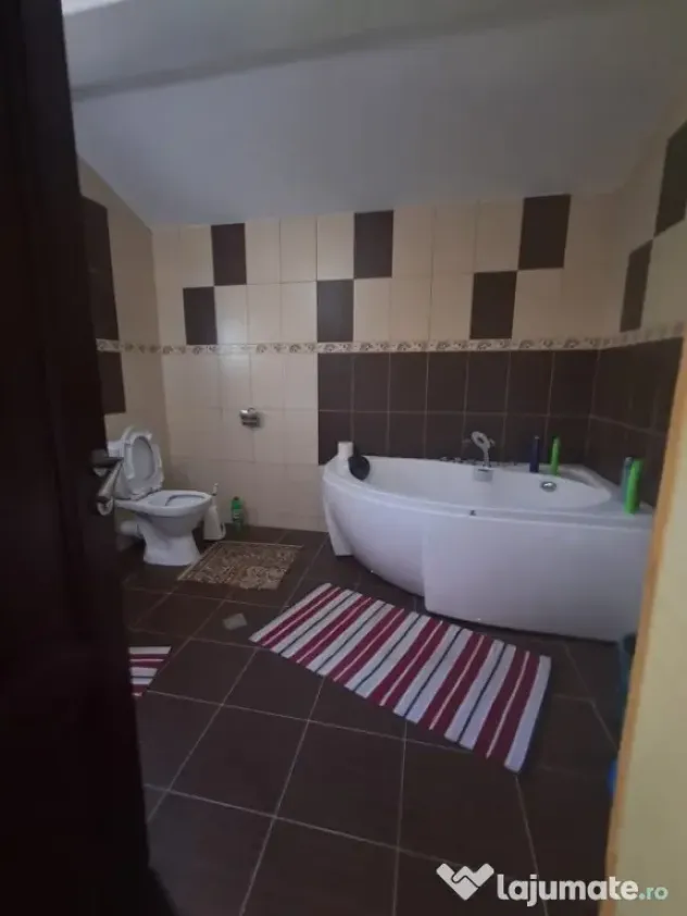 Casă P+1, compusă din 2 apartamente (intabulate separat) teren 1216 mp