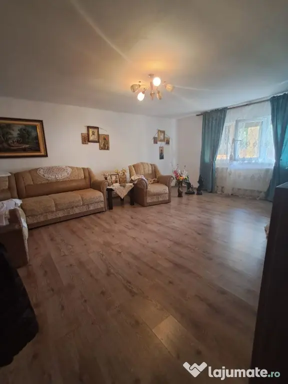 Casă P+1, compusă din 2 apartamente (intabulate separat) teren 1216 mp