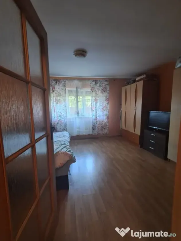 Casă P+1, compusă din 2 apartamente (intabulate separat) teren 1216 mp