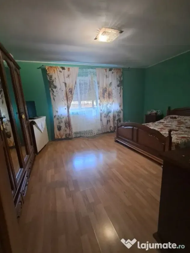 Casă P+1, compusă din 2 apartamente (intabulate separat) teren 1216 mp