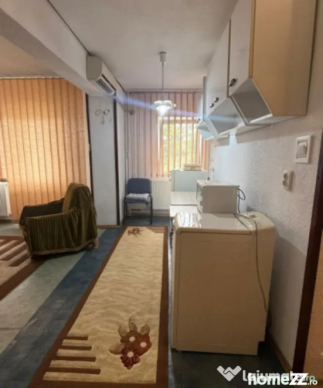 Garsonieră cu balcon, 35.84 mp, etaj 1, Strada Lupeni - Plo