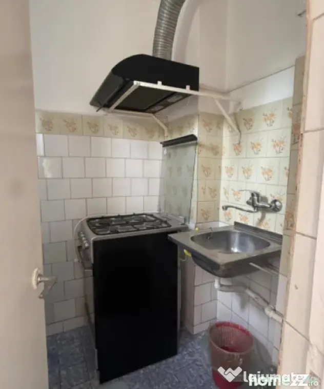 Garsonieră cu balcon, 35.84 mp, etaj 1, Strada Lupeni - Plo