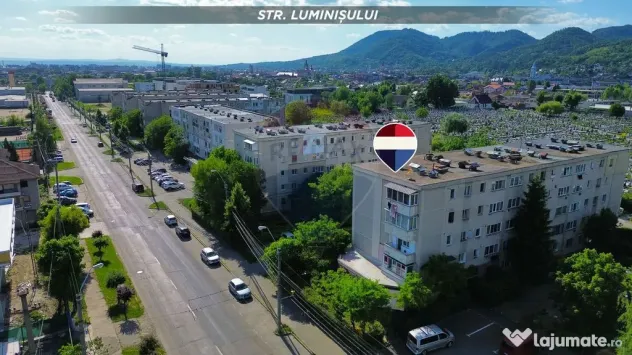 Apartament cu 3 camere si gradină de vânzare