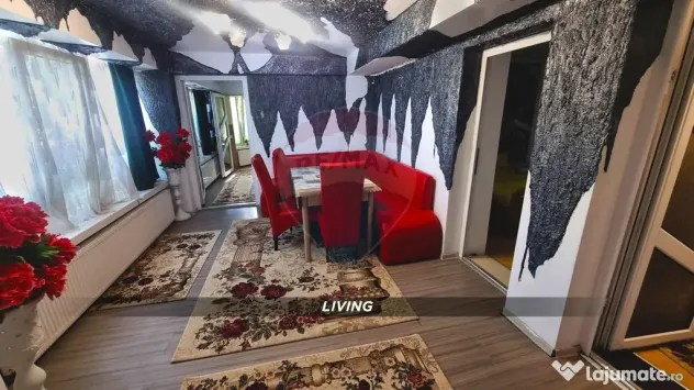 Apartament cu 3 camere si gradină de vânzare