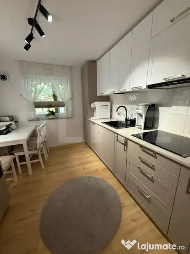 Apartament 3 camere, complet renovat, 65 mp, decomandat, car