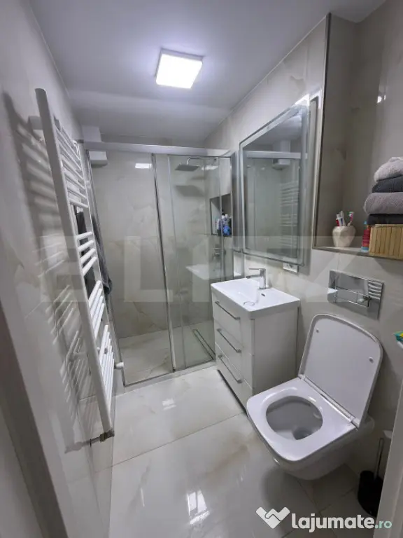 Apartament 3 camere, complet renovat, 65 mp, decomandat, car