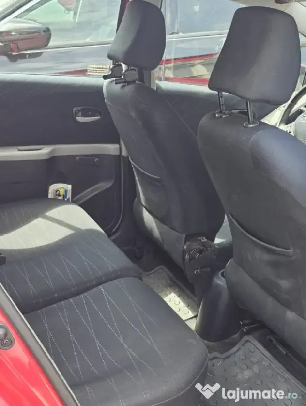 Toyota yaris O masina sigura,economica si agila.O achizitie pe termen lung.Primul proprietar.