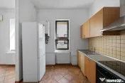 Apartament 4 camere + boxă, etaj 1, în zonă Ultracentral 