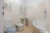 Apartament 4 camere + boxă, etaj 1, în zonă Ultracentral 