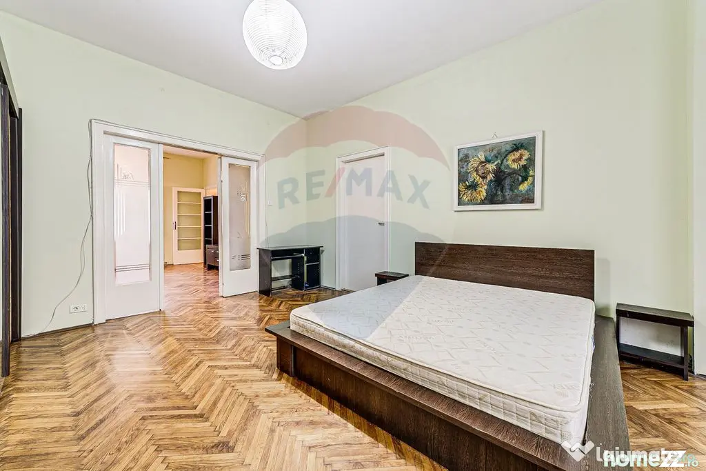 Apartament cu 4 camere de vânzare în zona Ultracentral