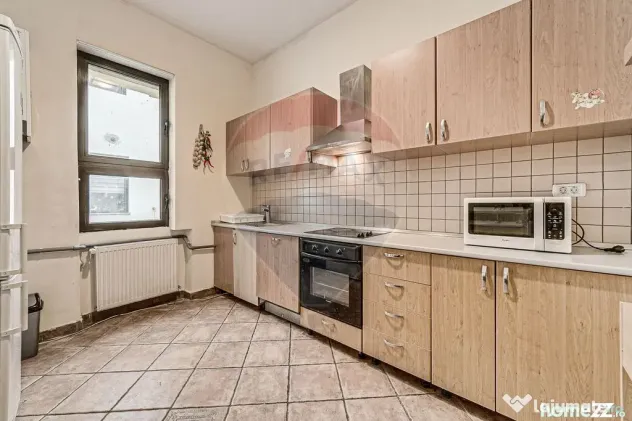 Apartament cu 4 camere de vânzare în zona Ultracentral