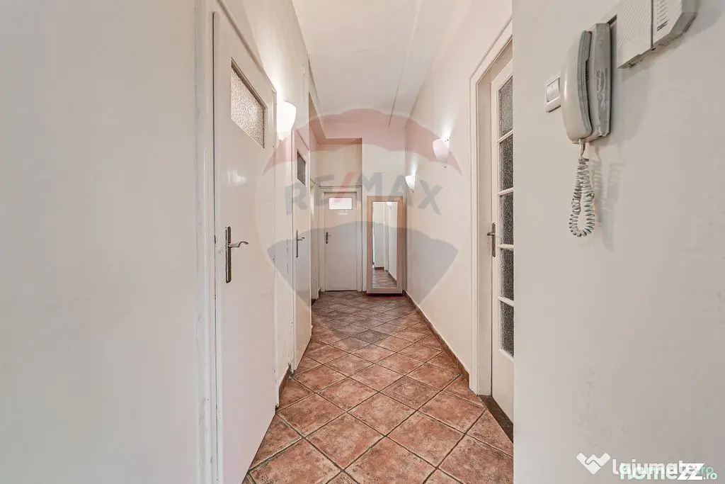 Apartament cu 4 camere de vânzare în zona Ultracentral