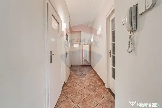 Apartament cu 4 camere de vânzare în zona Ultracentral